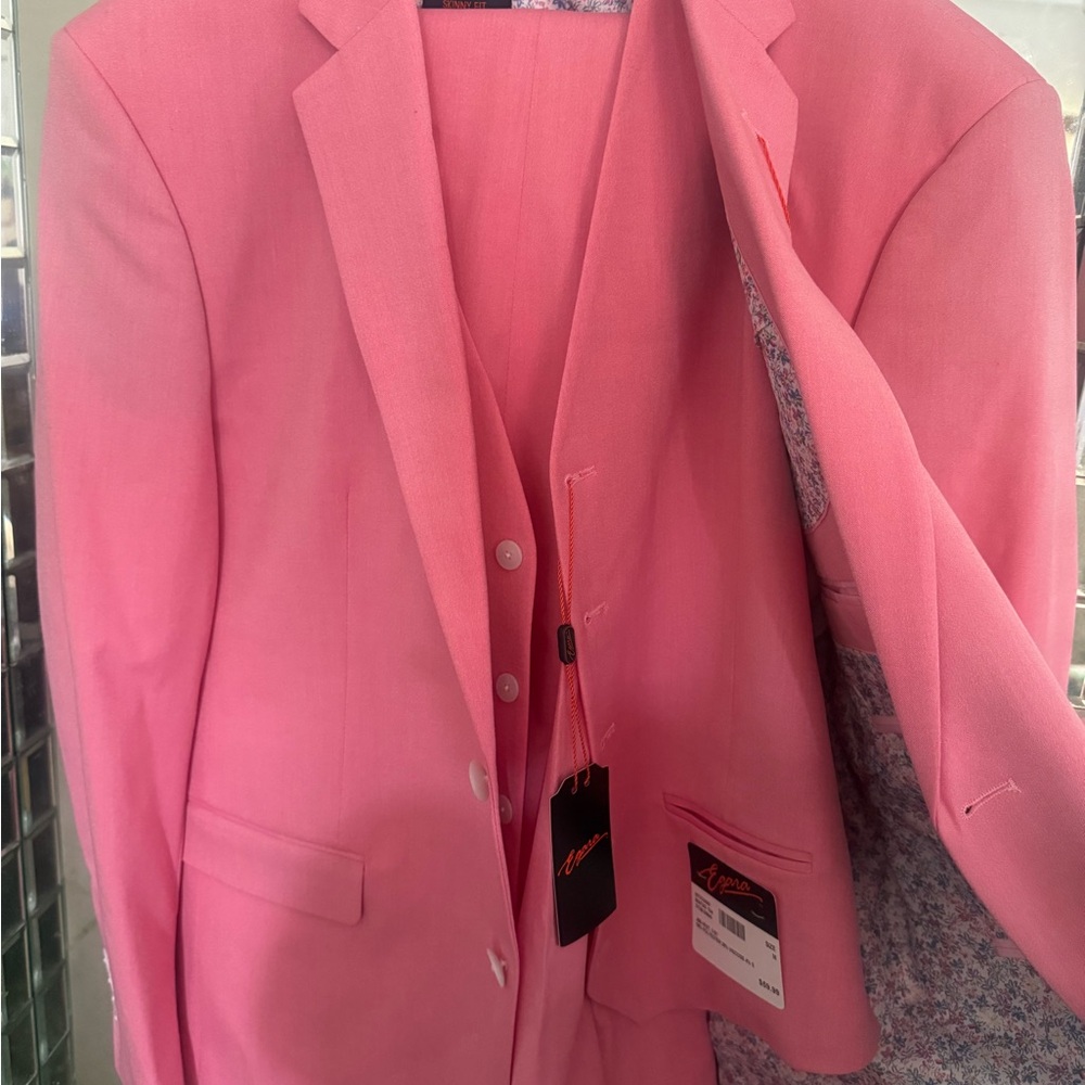 Egara Pink Three-Piece Suit - Brand New
Blazer 40S Vest M pants 33x30